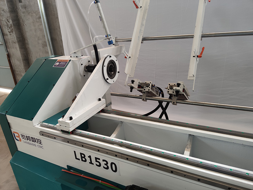 LB1530單軸雙刀自動上料數(shù)控車床