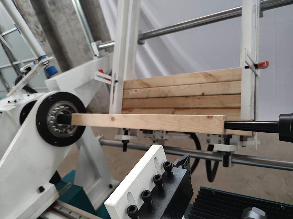 LB1530單軸單刀車拉一體自動上料